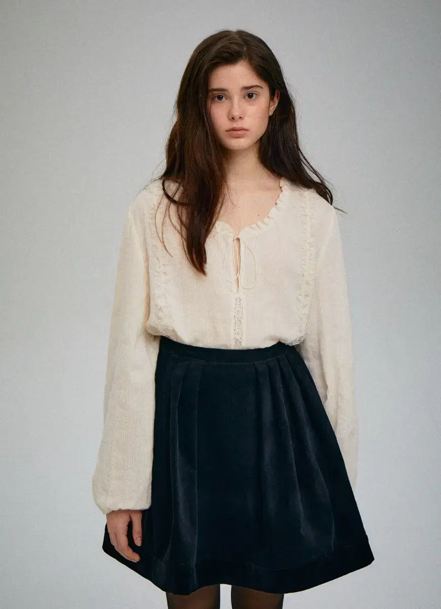 파르벵 BELL LACE BLOUSE_IVORY 구합니다!